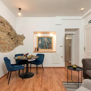 Heisenberg Apartment